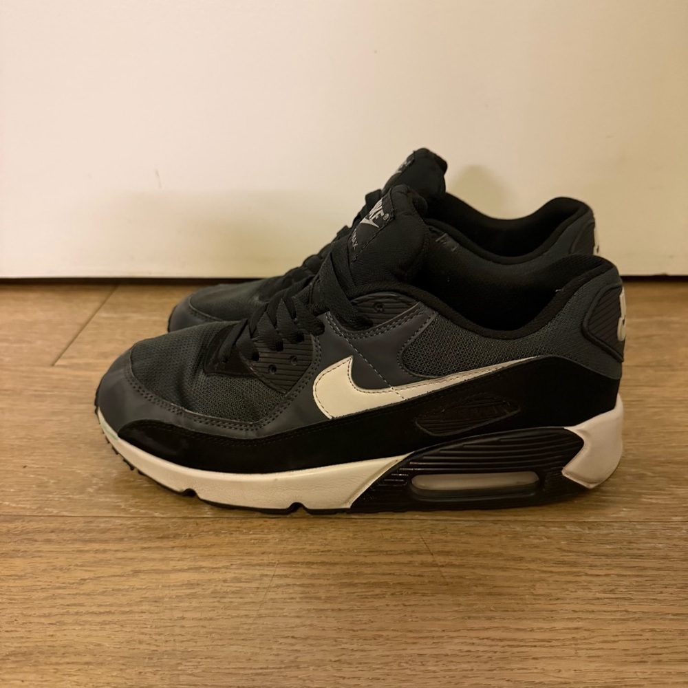 Nike Air Max 90 Black and White Men's Sneakers men size 9 - Picture 2 of 5